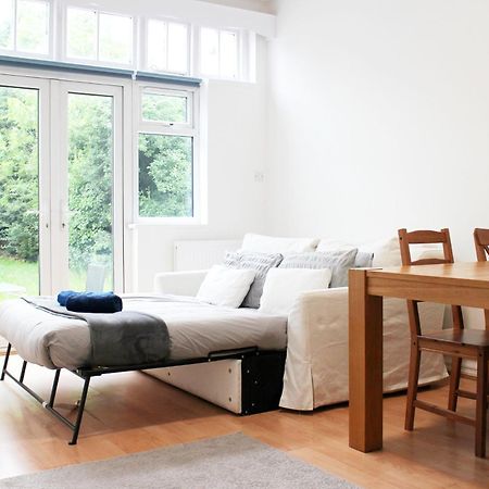 Large Garden Apartment On Golders Green High Road Londres Exterior foto