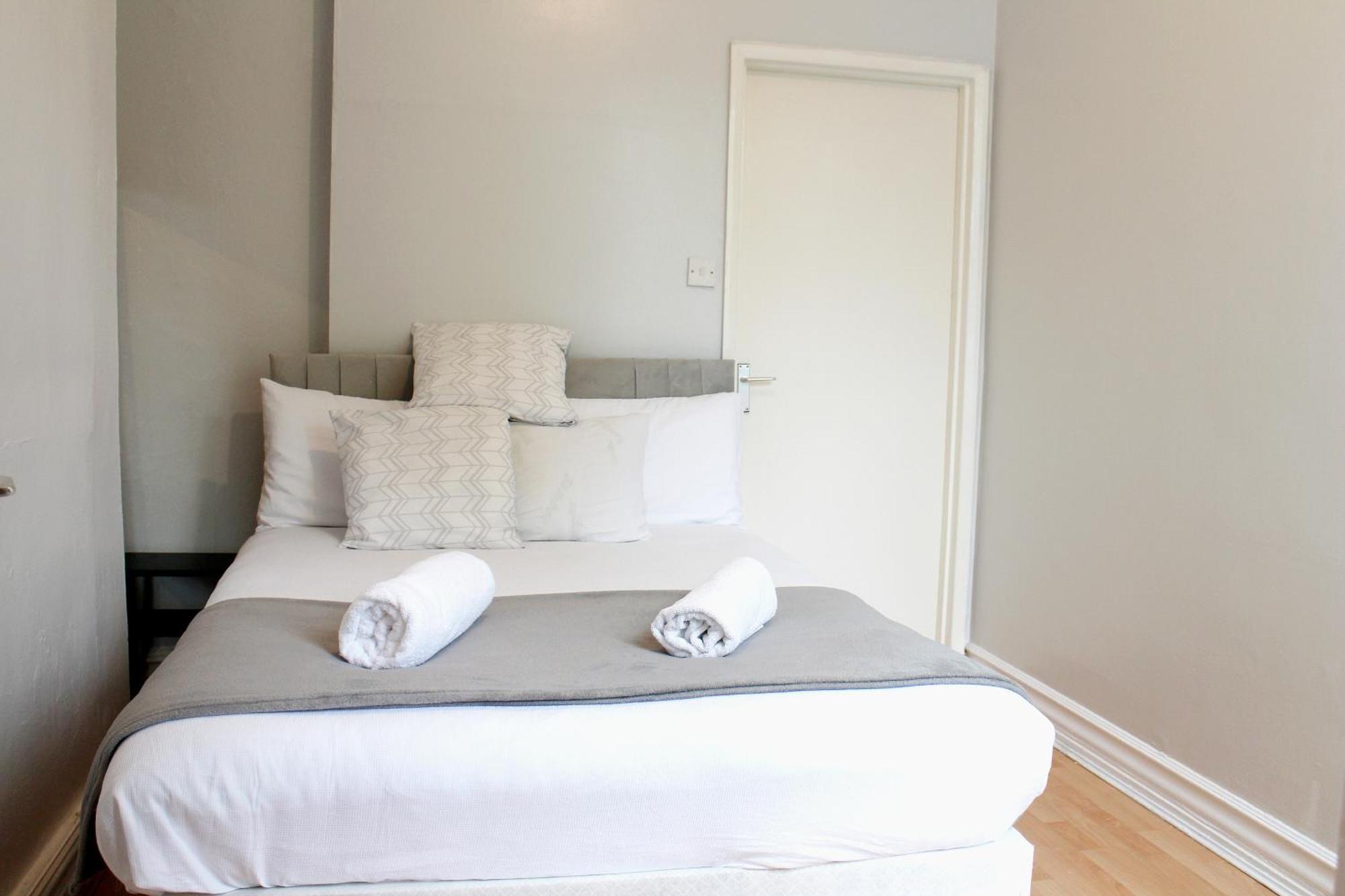 Large Garden Apartment On Golders Green High Road Londres Exterior foto